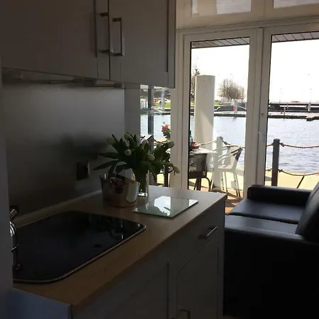 Nyaraló Houseboat Rotan Rieth Komfortowe Domy Na Wodzie