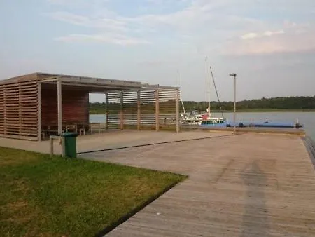 Nyaraló Houseboat Rotan Rieth Komfortowe Domy Na Wodzie