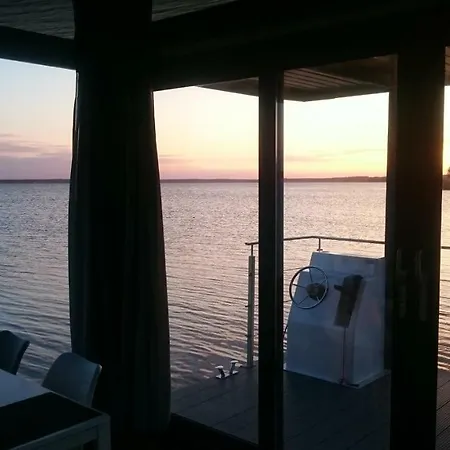 Houseboat Rotan Rieth Komfortowe Domy Na Wodzie Nyaraló *